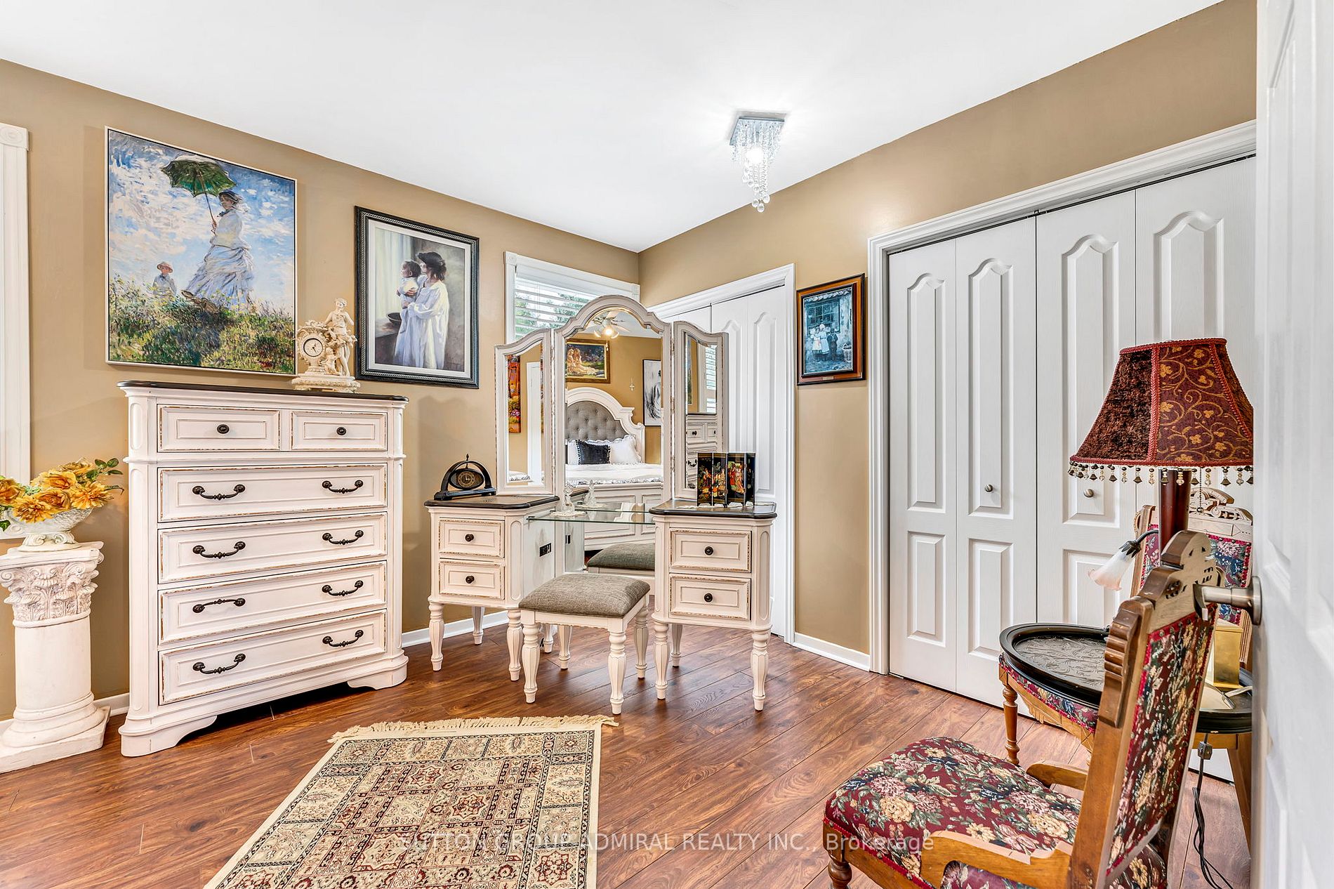 102 Meadowbrook Dr