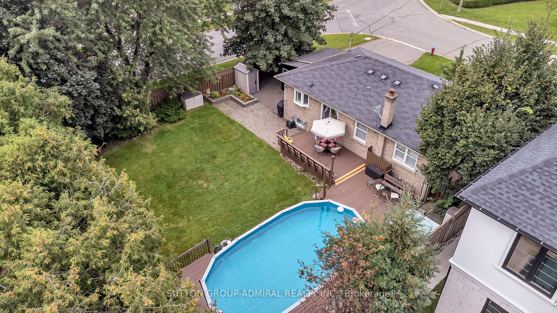 102 Meadowbrook Dr