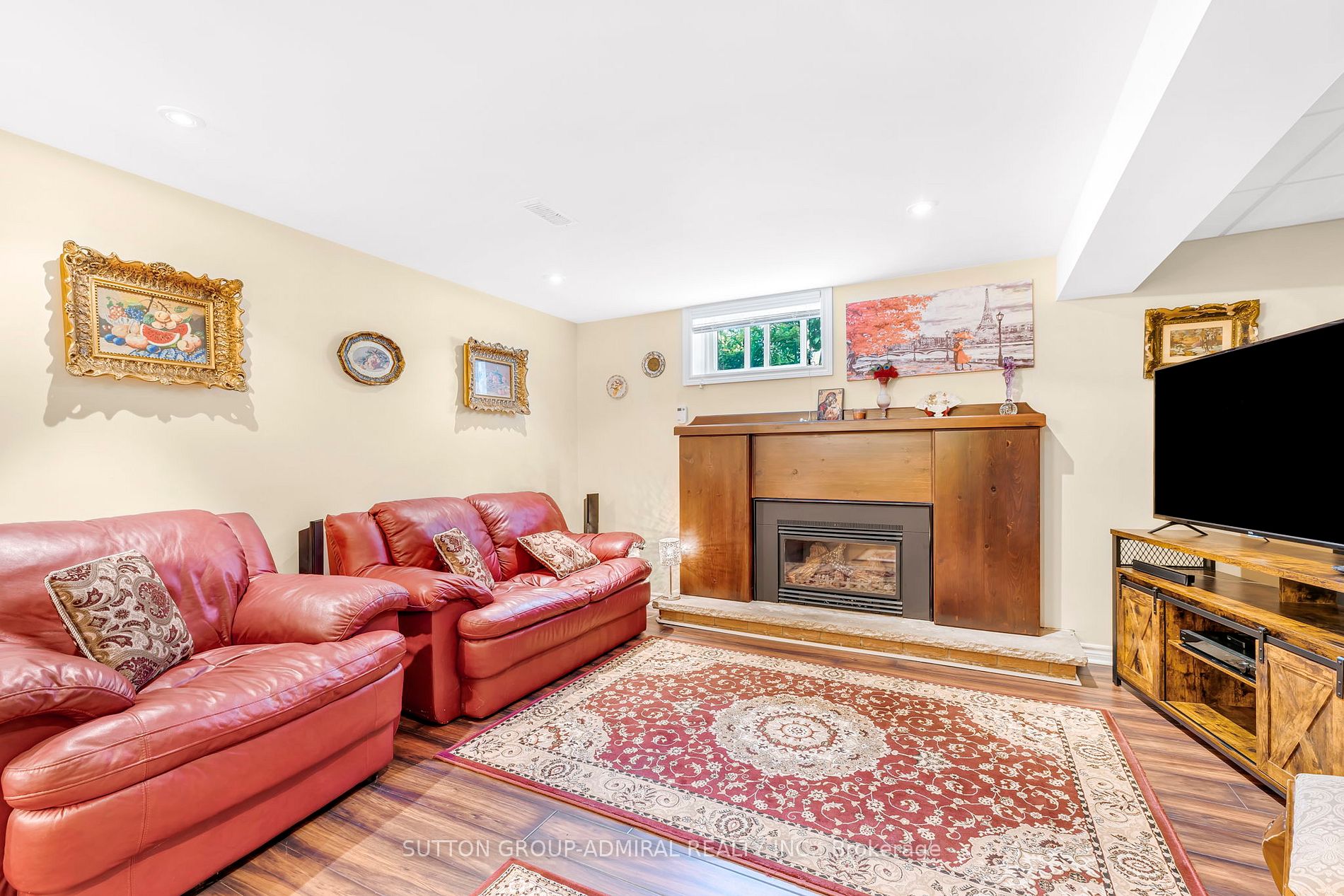 102 Meadowbrook Dr