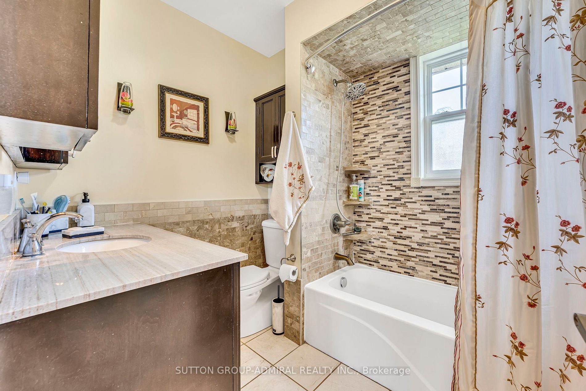 102 Meadowbrook Dr