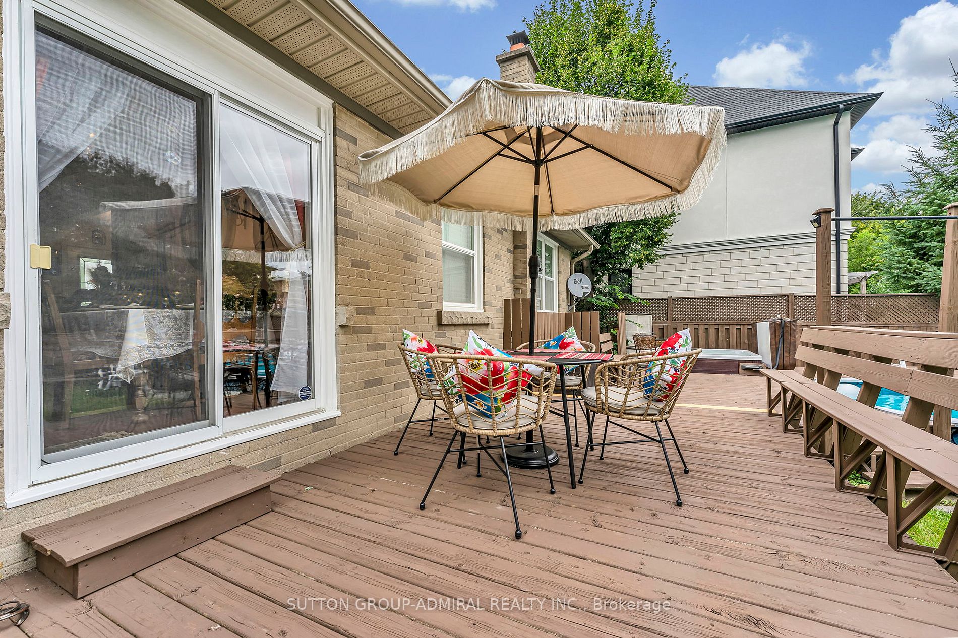 102 Meadowbrook Dr