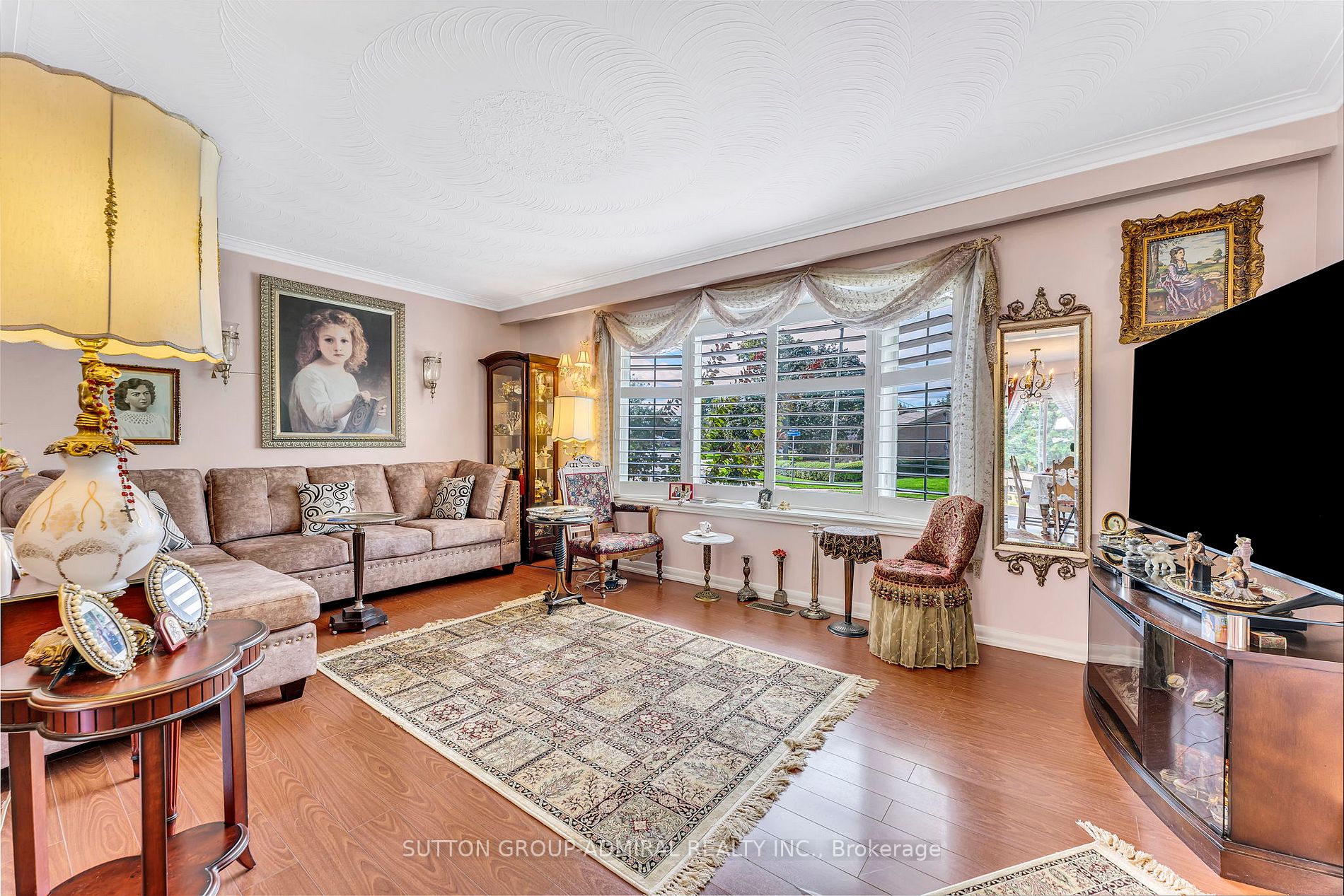 102 Meadowbrook Dr