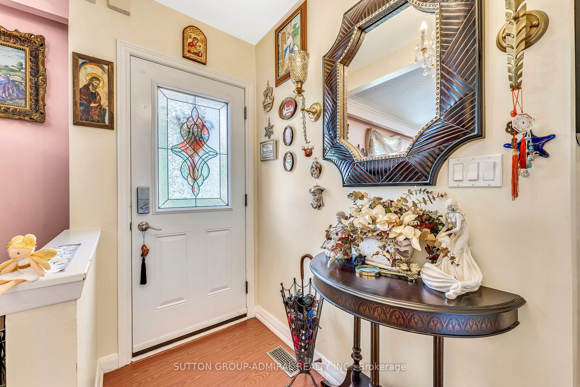 102 Meadowbrook Dr