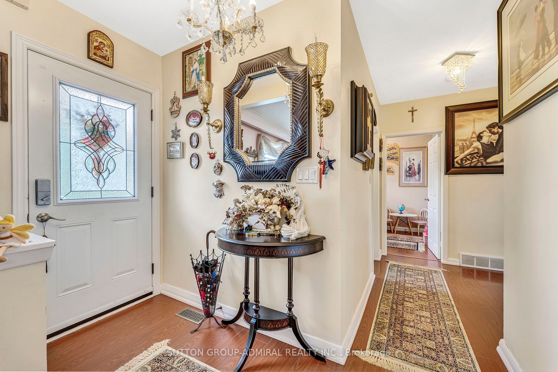 102 Meadowbrook Dr