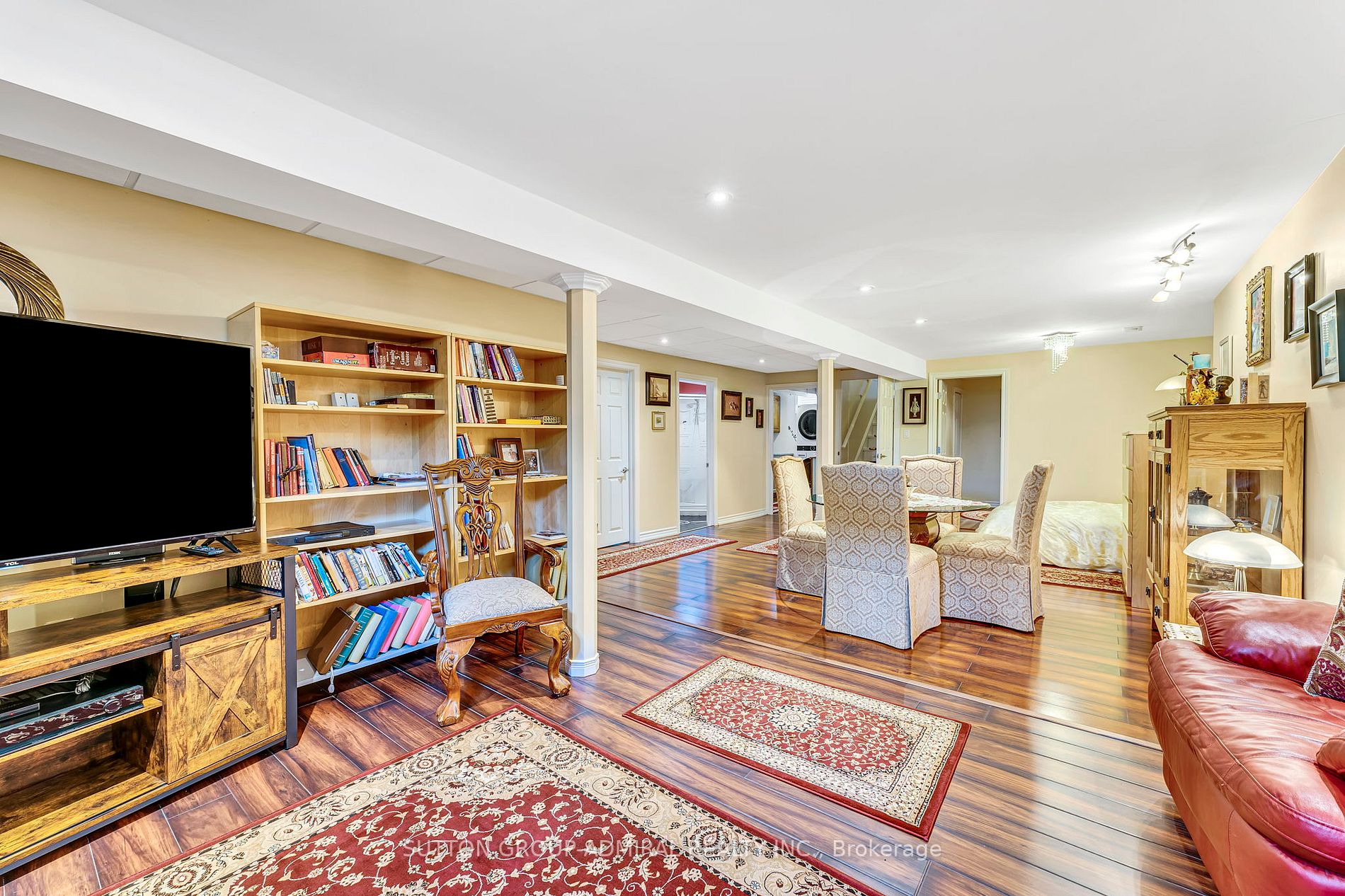 102 Meadowbrook Dr