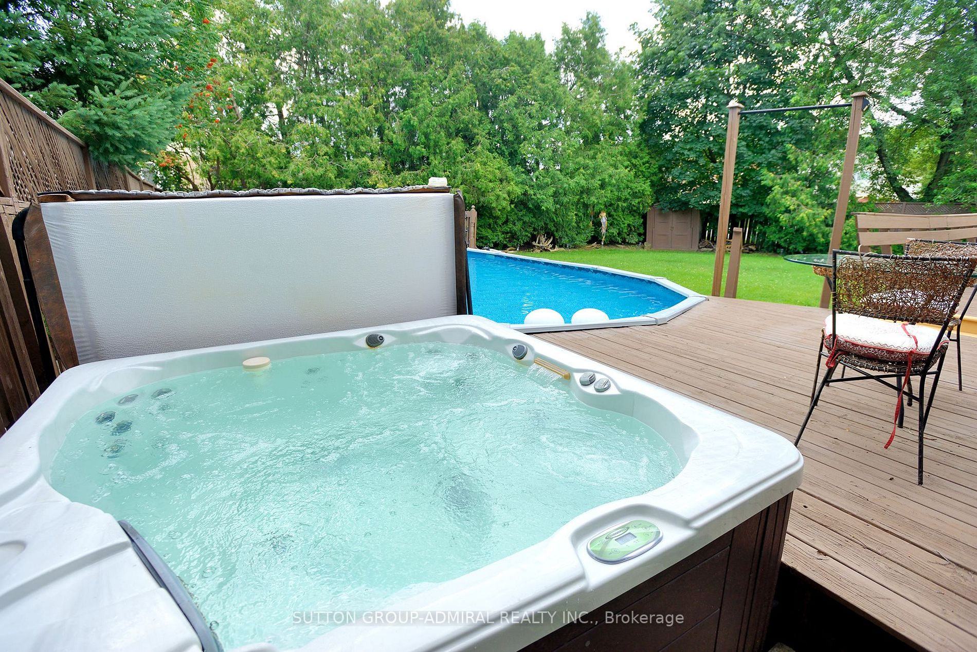 102 Meadowbrook Dr