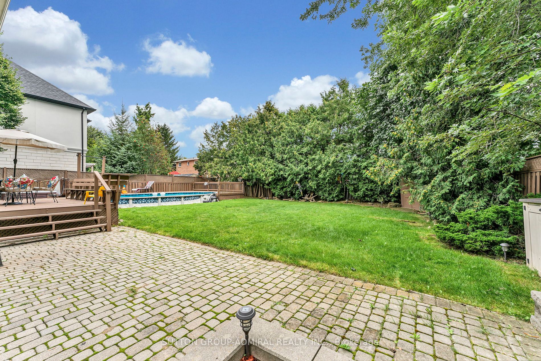 102 Meadowbrook Dr