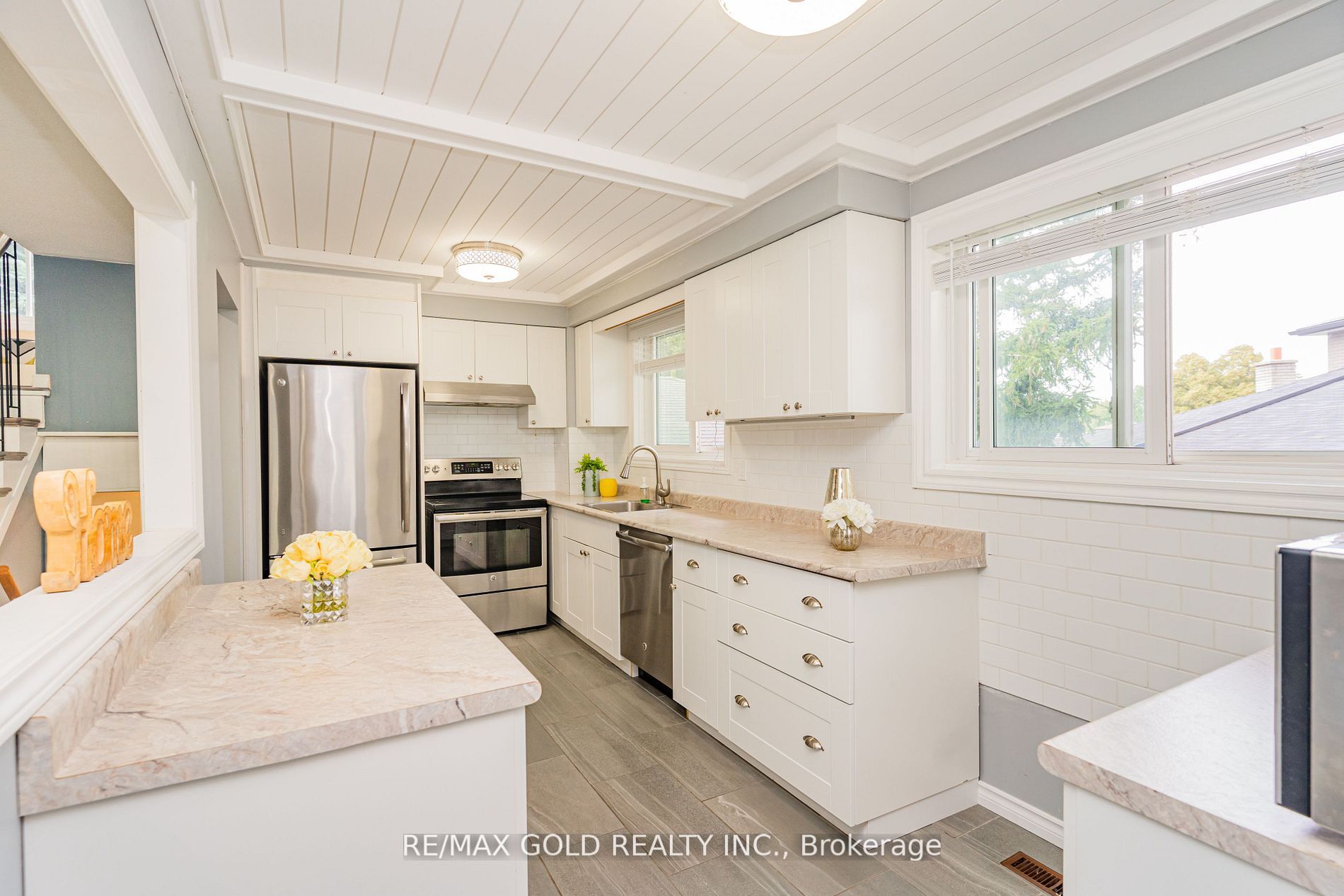 122 Earnscliffe Circ