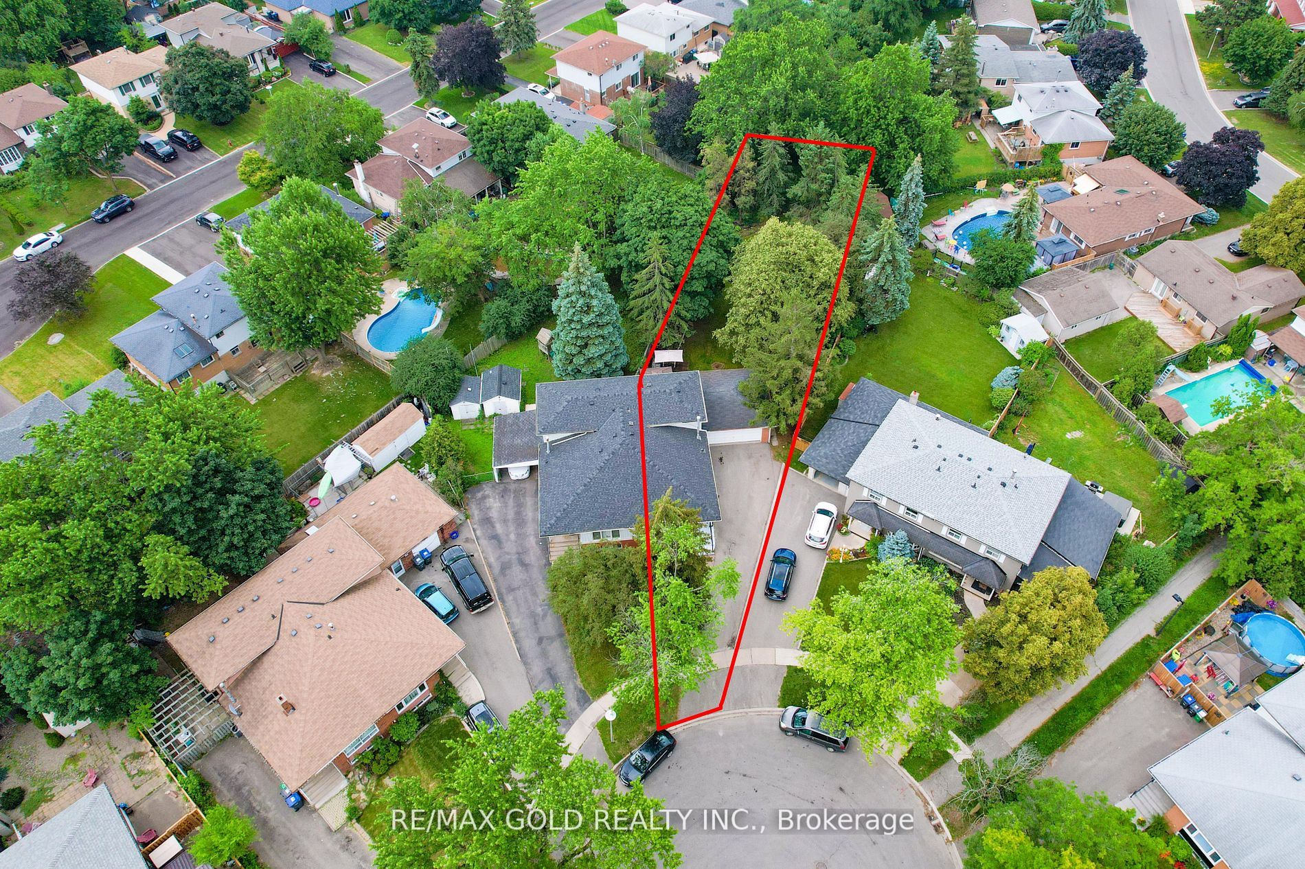 122 Earnscliffe Circ