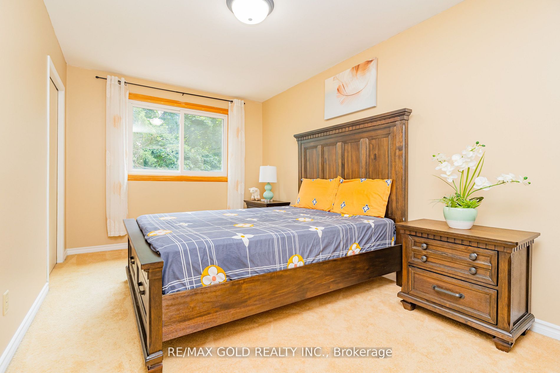 122 Earnscliffe Circ