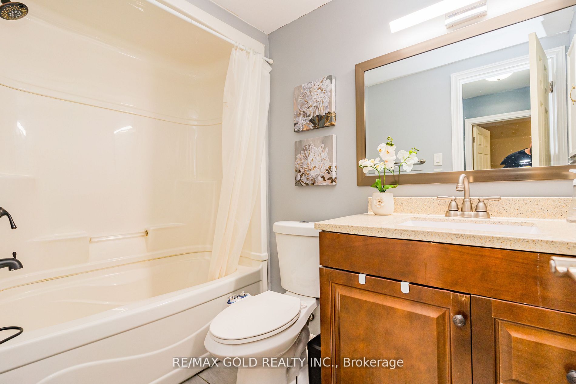 122 Earnscliffe Circ