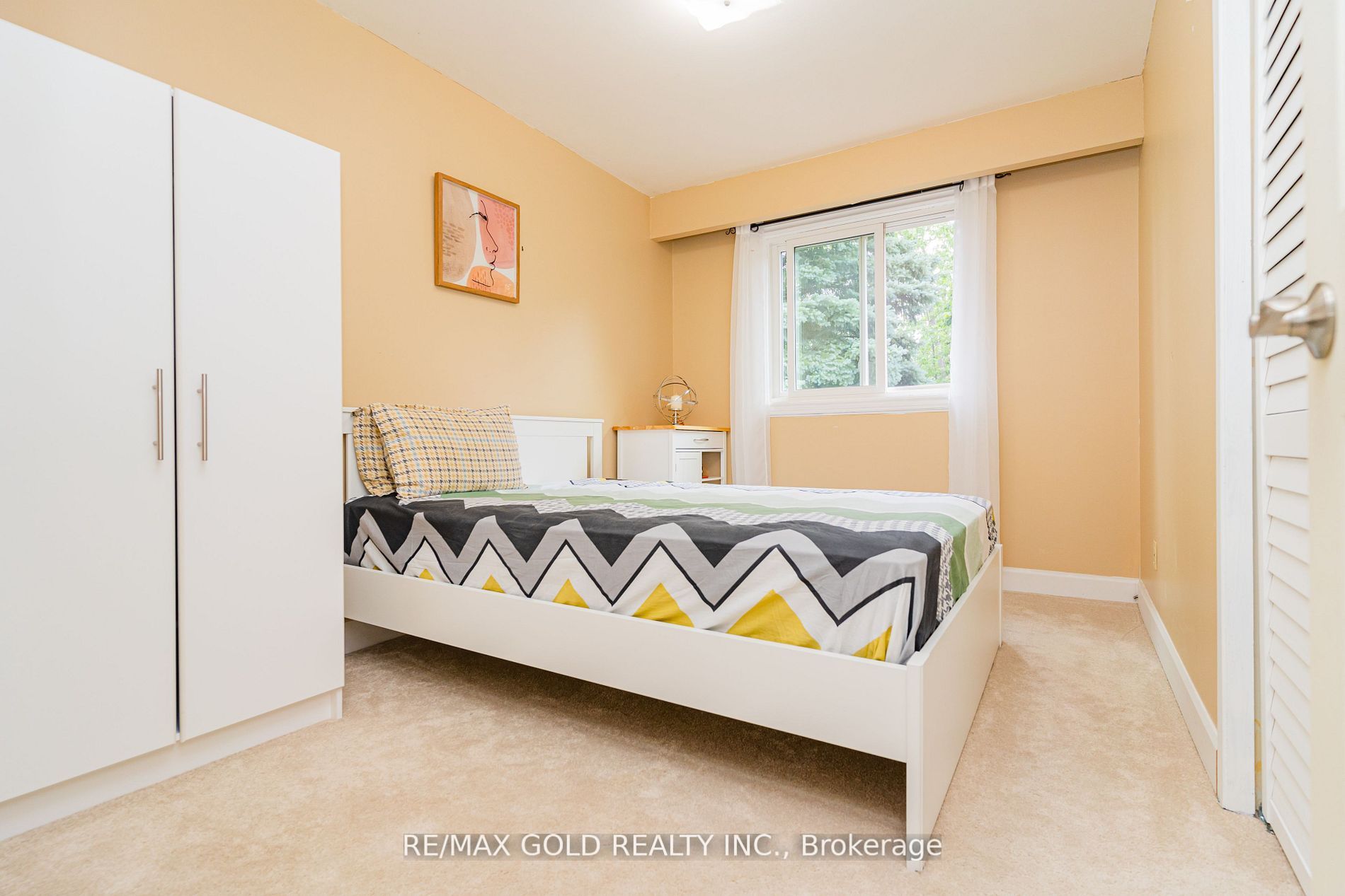 122 Earnscliffe Circ