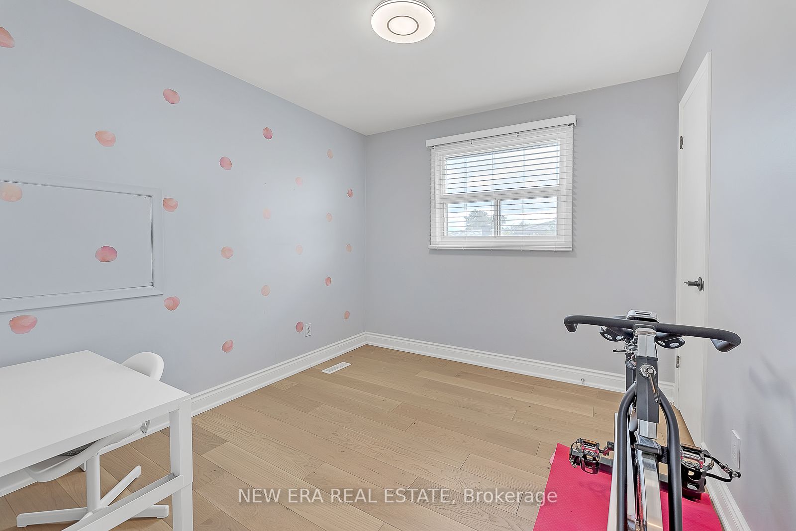 18 West Wareside Rd