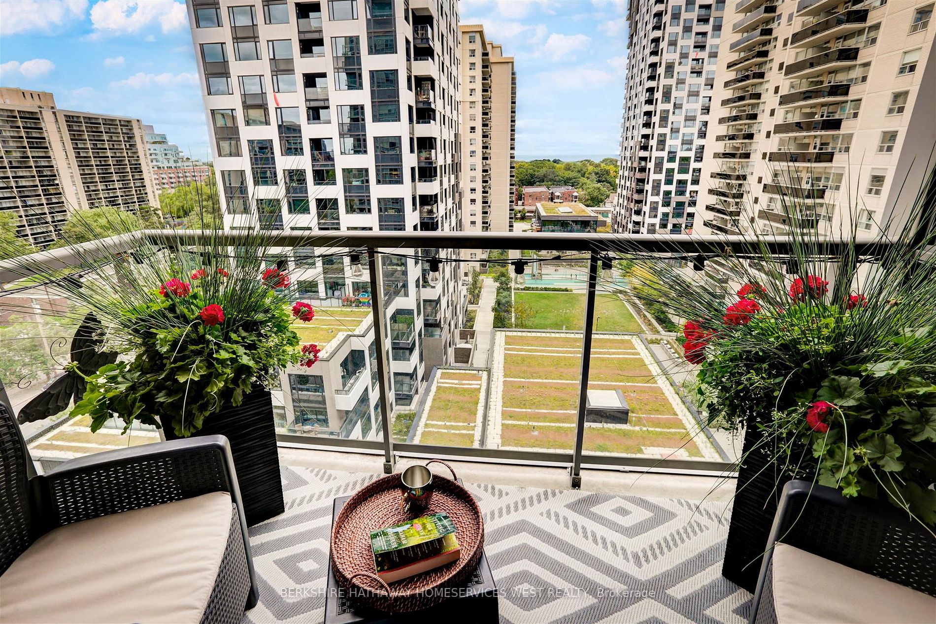 70 High Park Ave, #1008