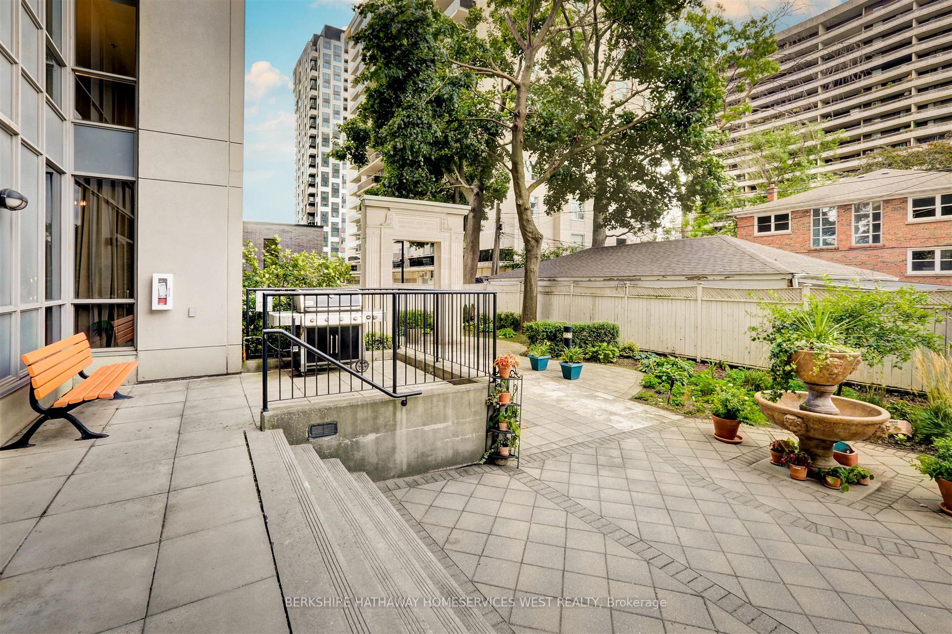70 High Park Ave, #1008