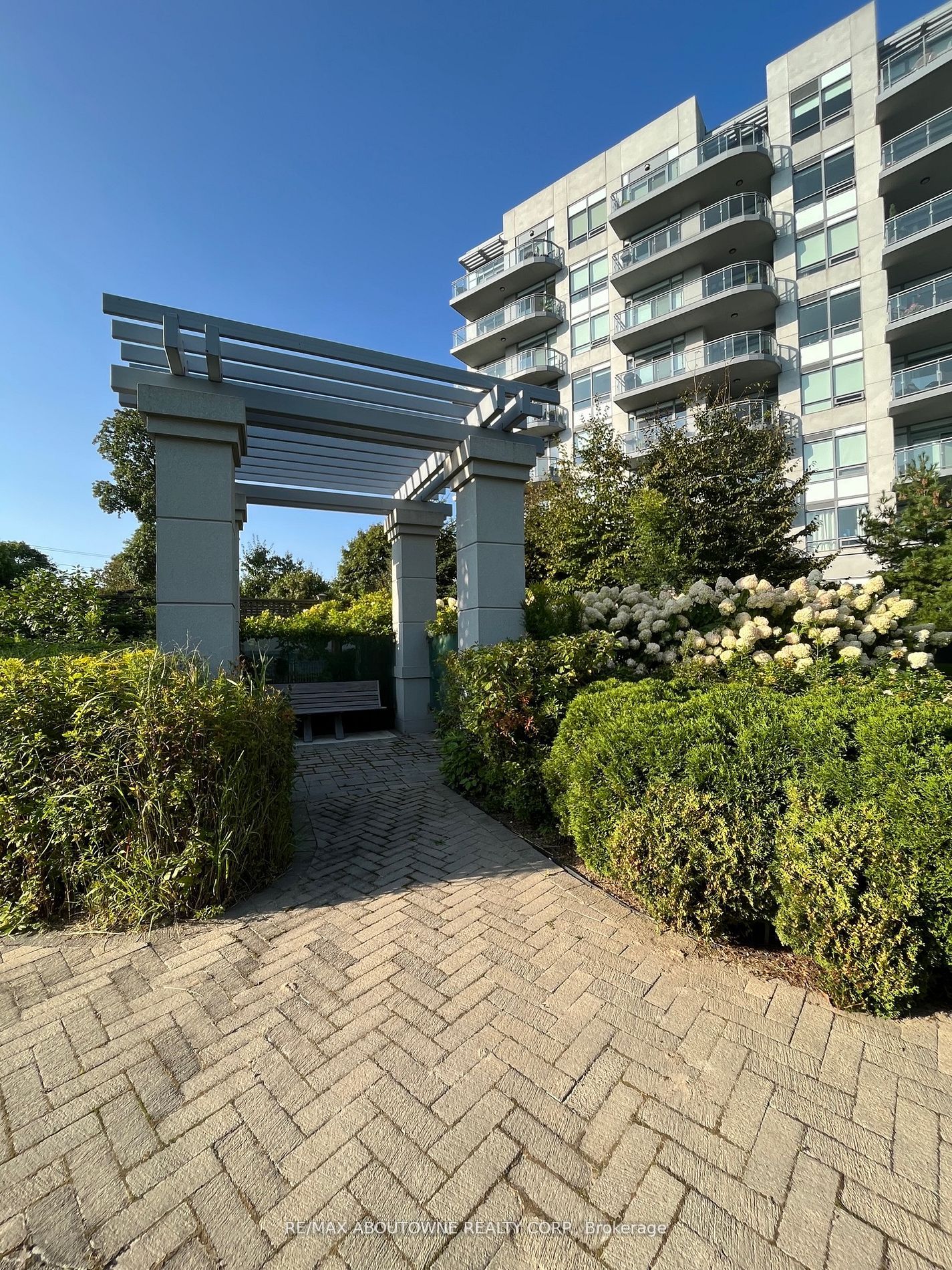 3500 Lakeshore Road W, #321
