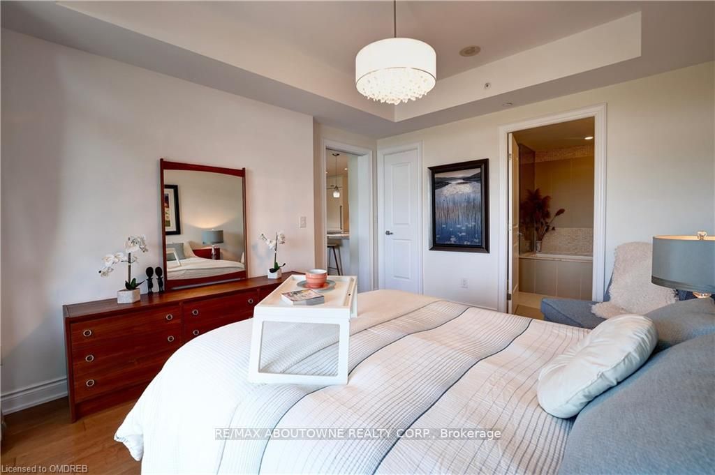 3500 Lakeshore Road W, #321