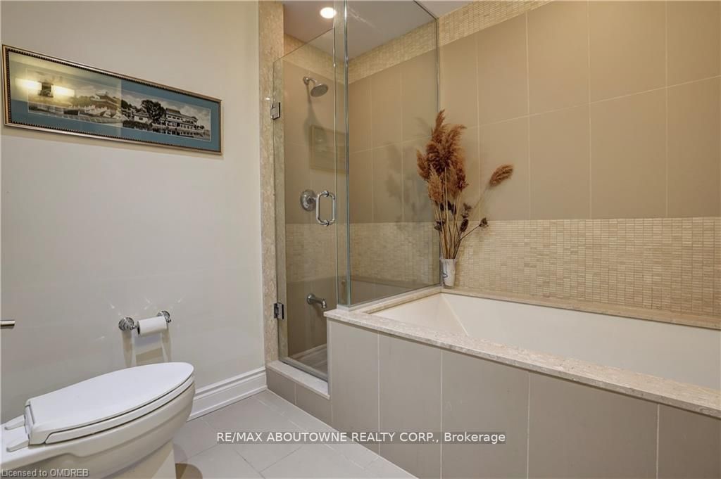 3500 Lakeshore Road W, #321