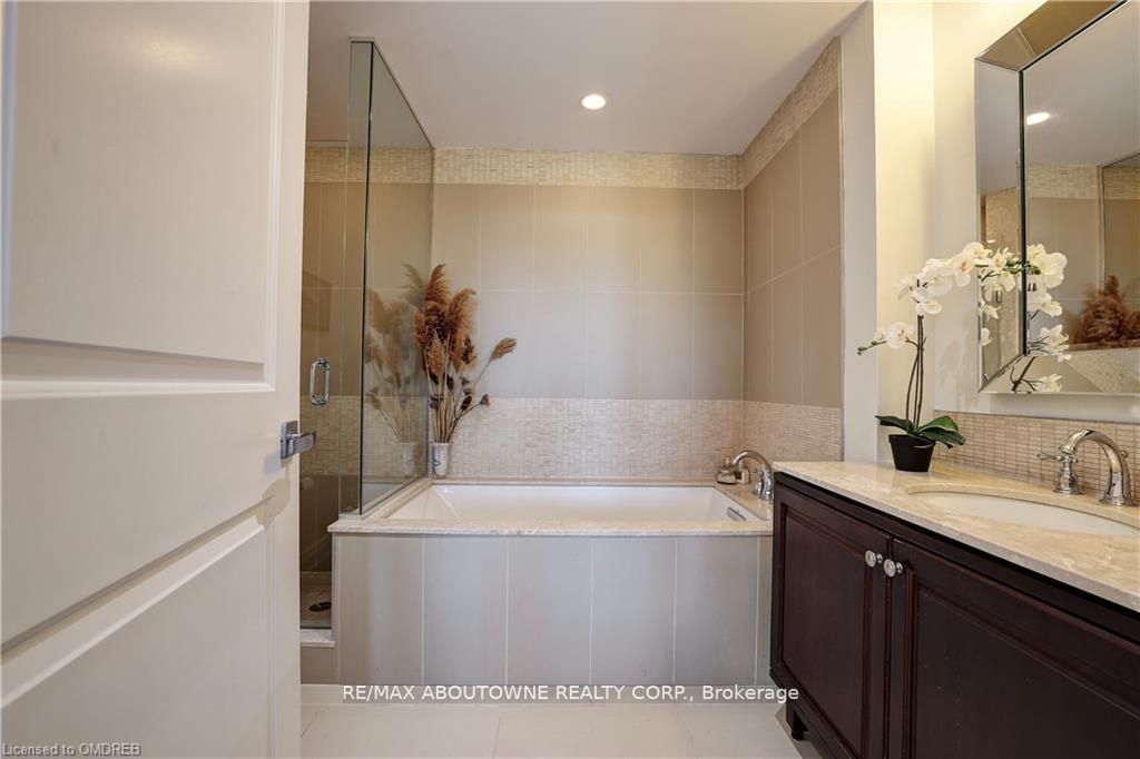 3500 Lakeshore Road W, #321