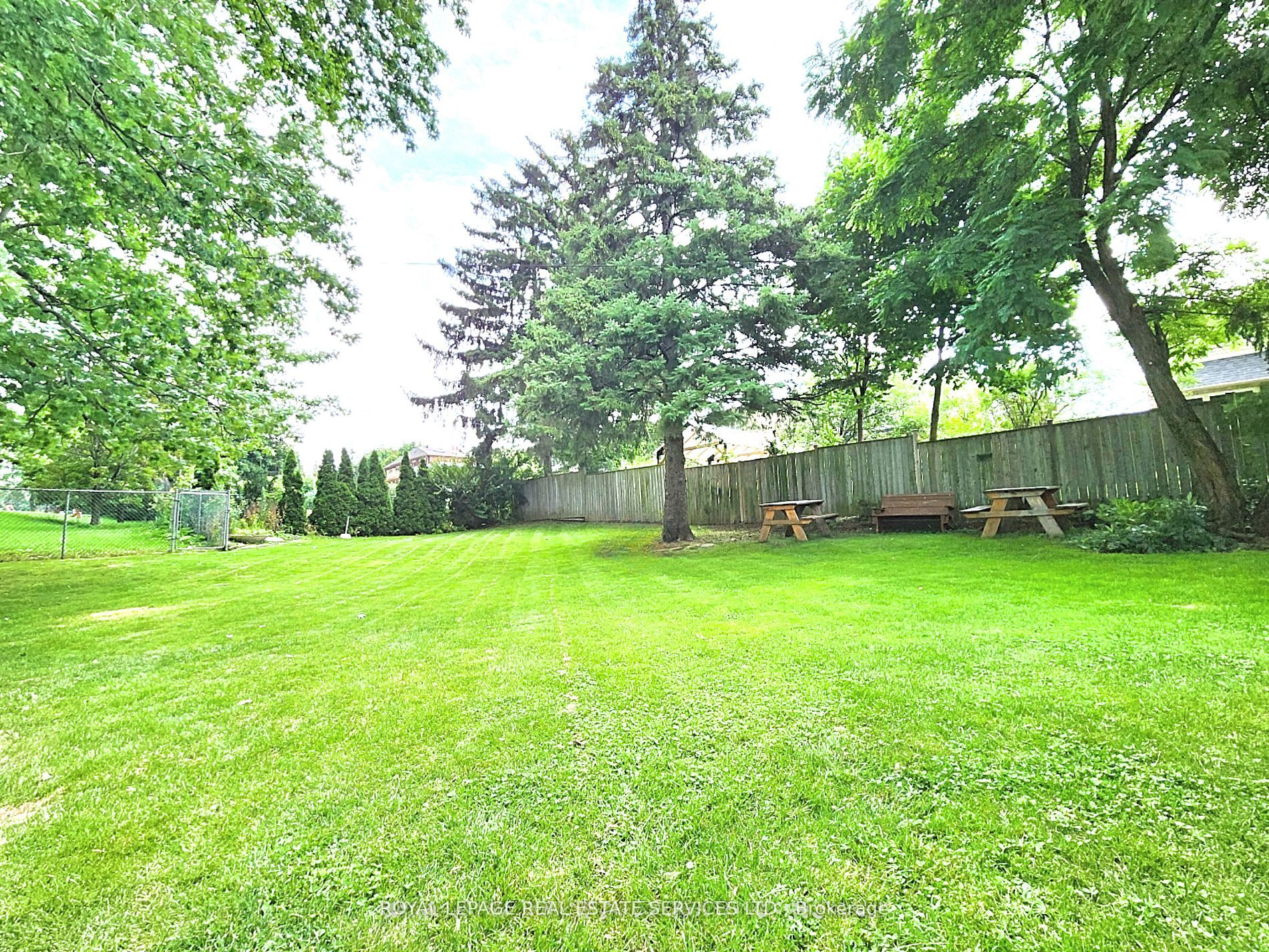 7 Golfwood Heights