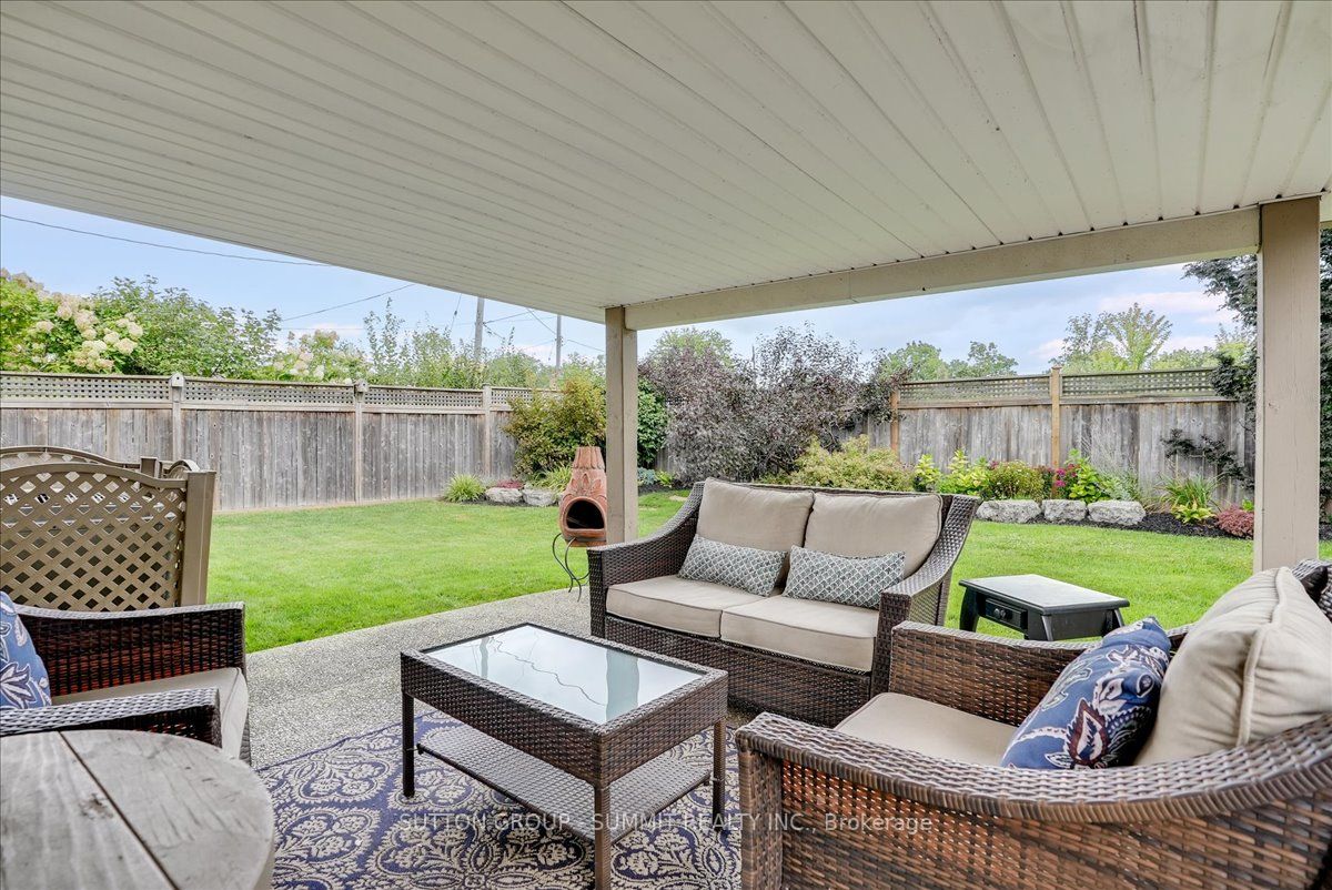 375 Bryant Cres