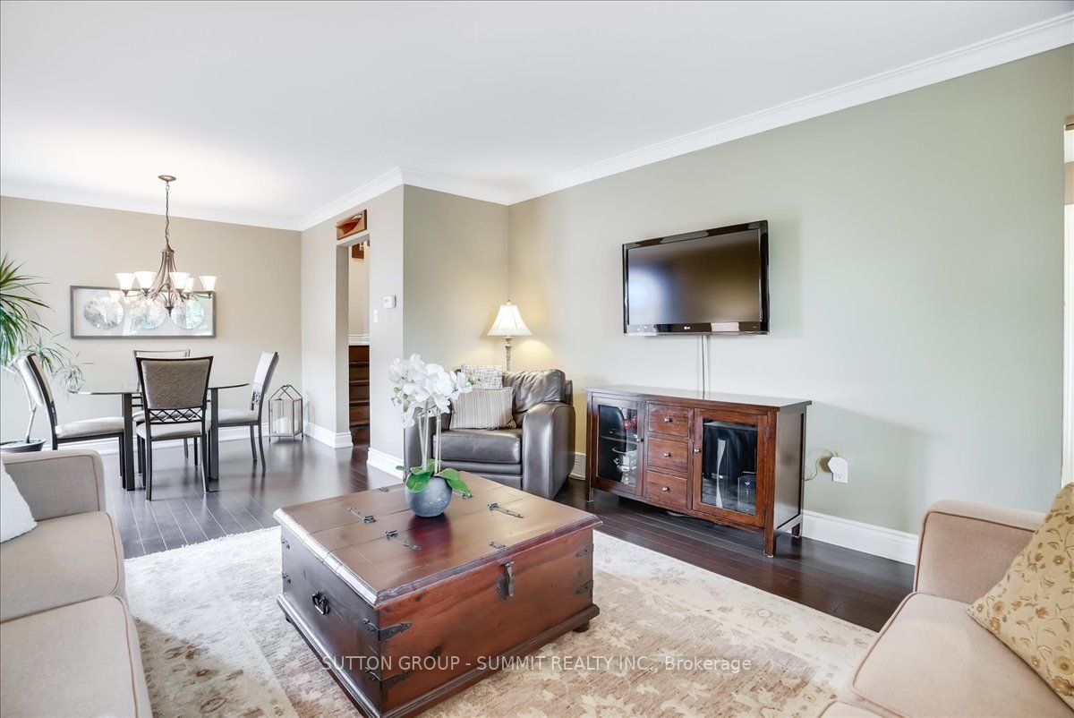 375 Bryant Cres