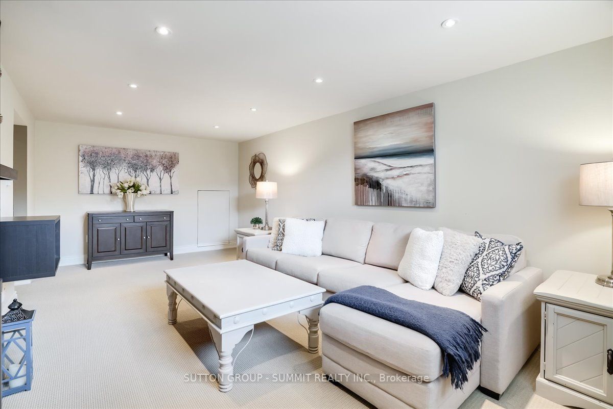 375 Bryant Cres