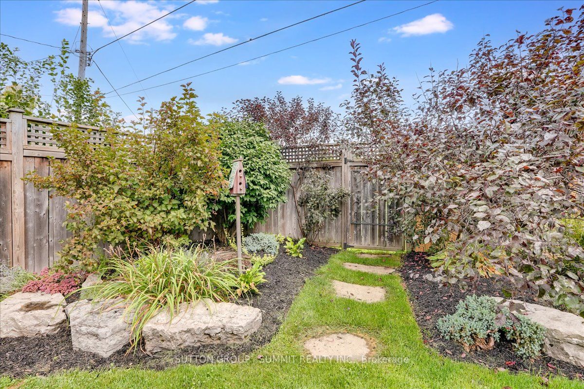 375 Bryant Cres