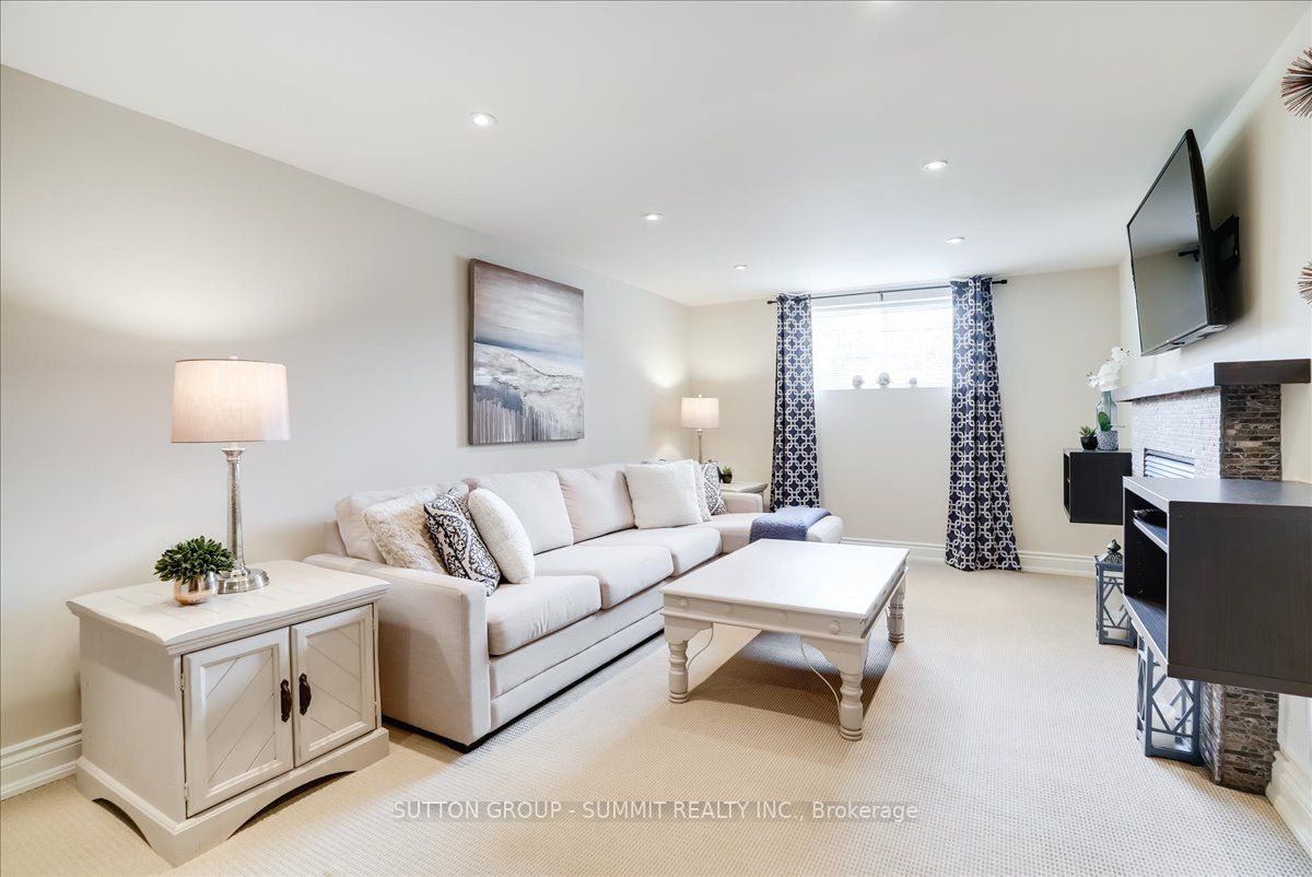 375 Bryant Cres
