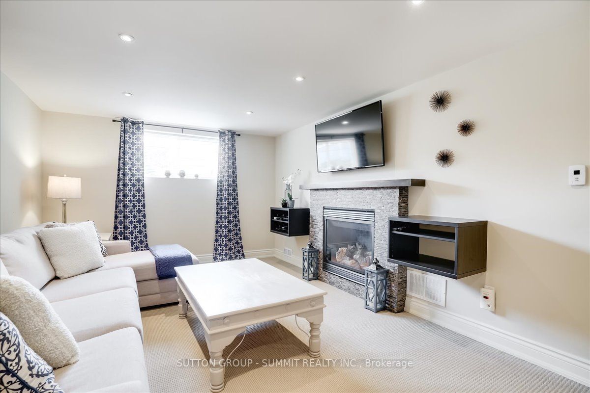 375 Bryant Cres