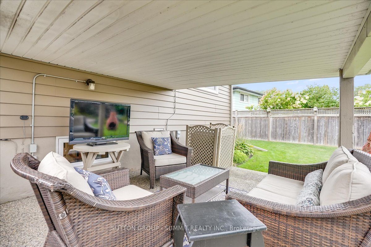 375 Bryant Cres