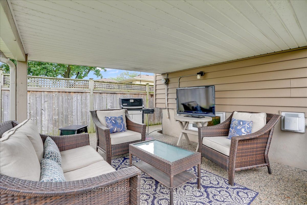 375 Bryant Cres