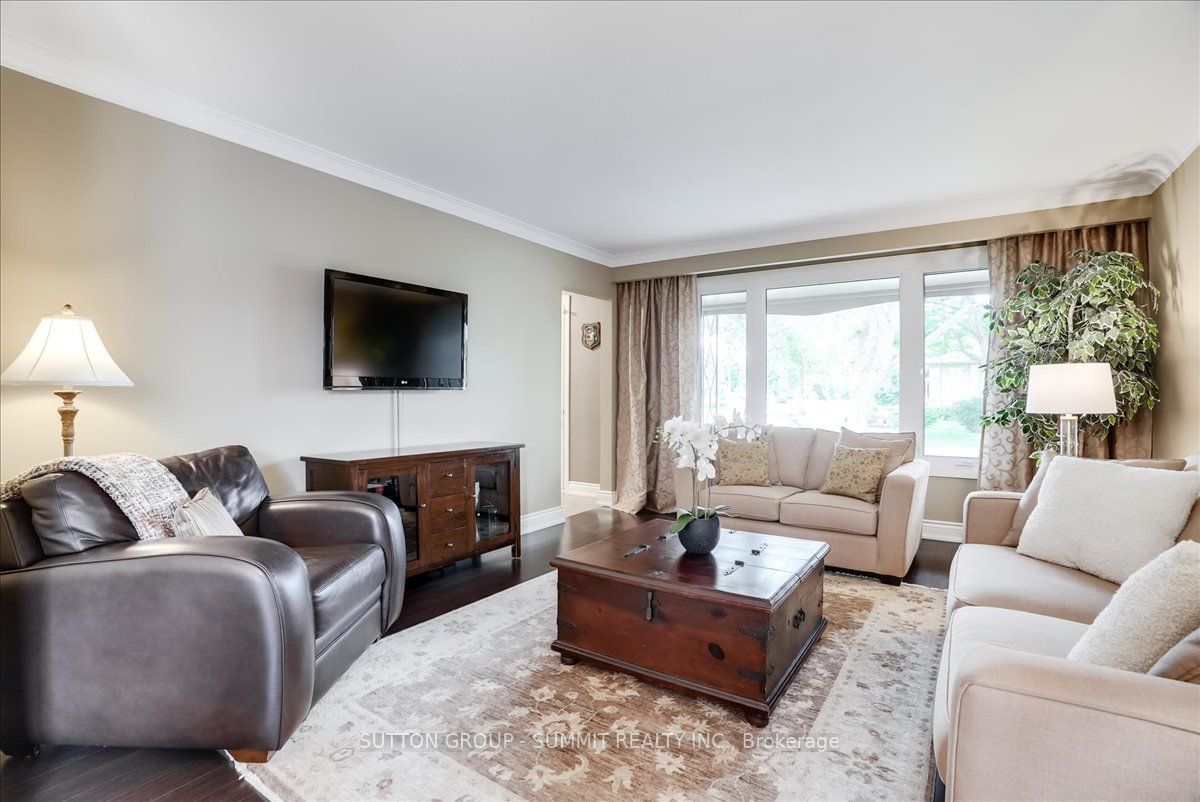 375 Bryant Cres