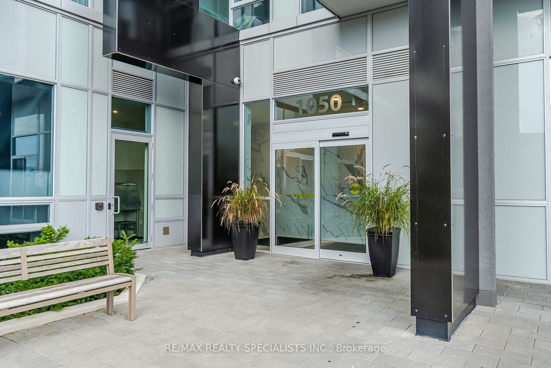 1050 Main St E, #624