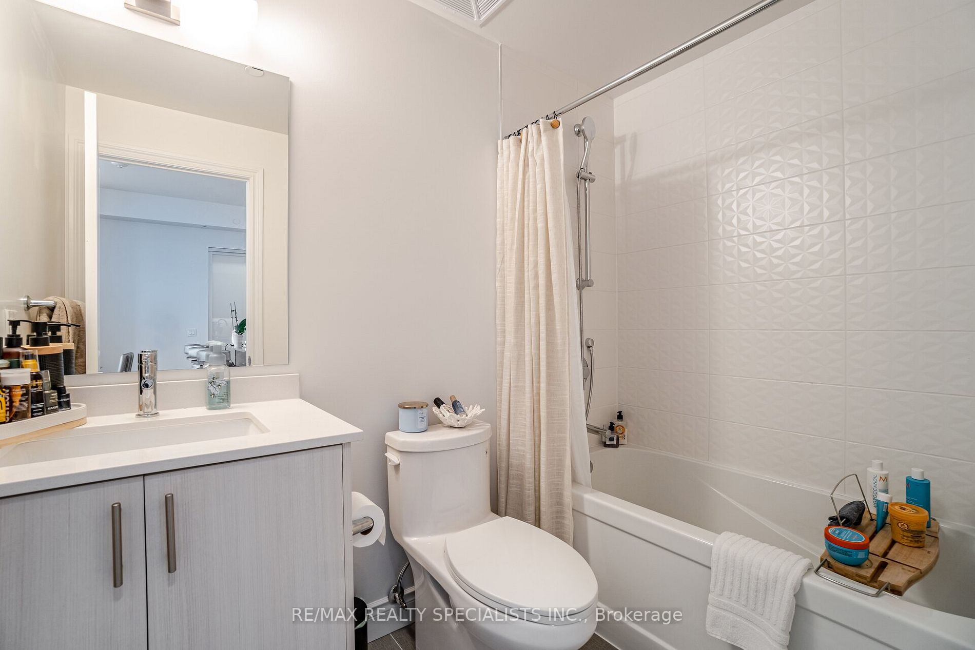 1050 Main St E, #624