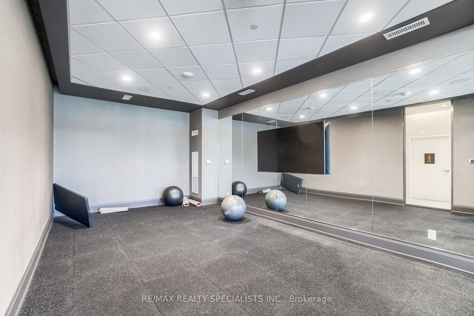 1050 Main St E, #624