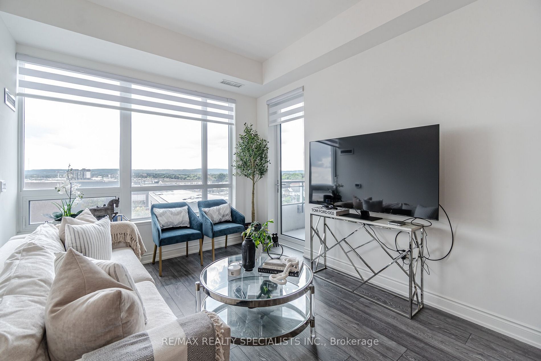 1050 Main St E, #624
