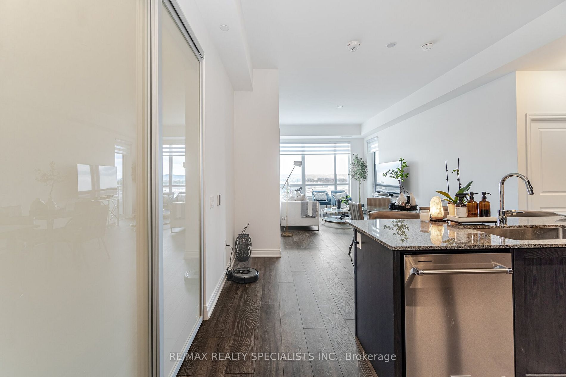 1050 Main St E, #624