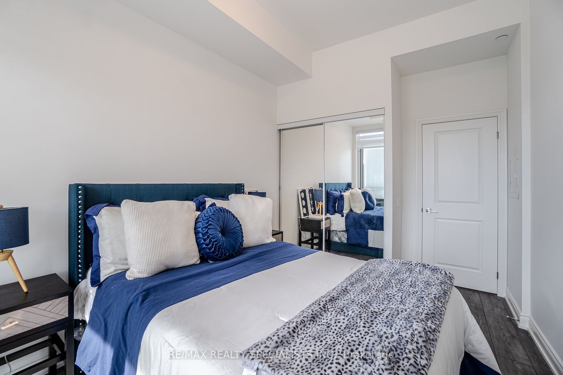 1050 Main St E, #624