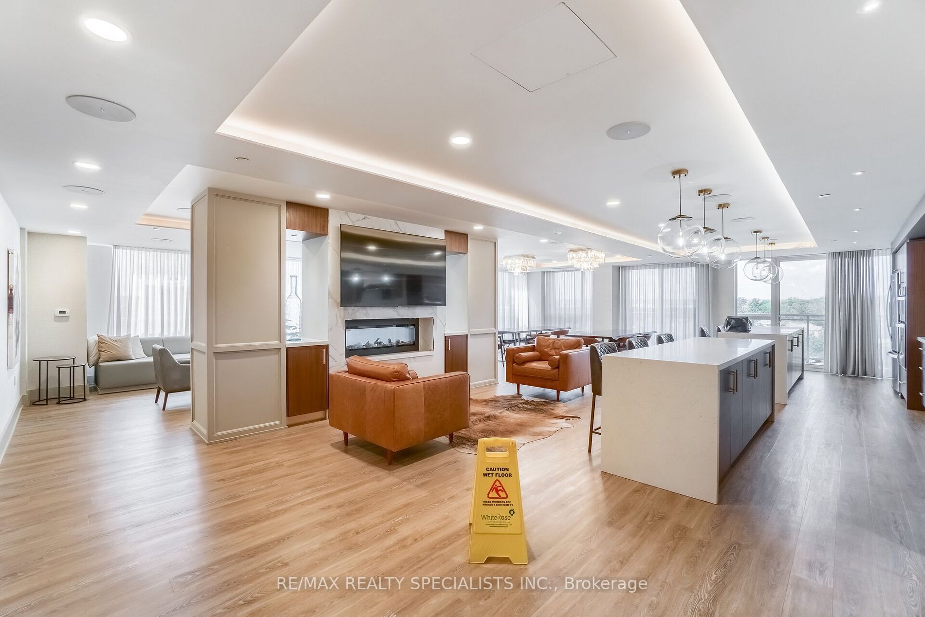1050 Main St E, #624