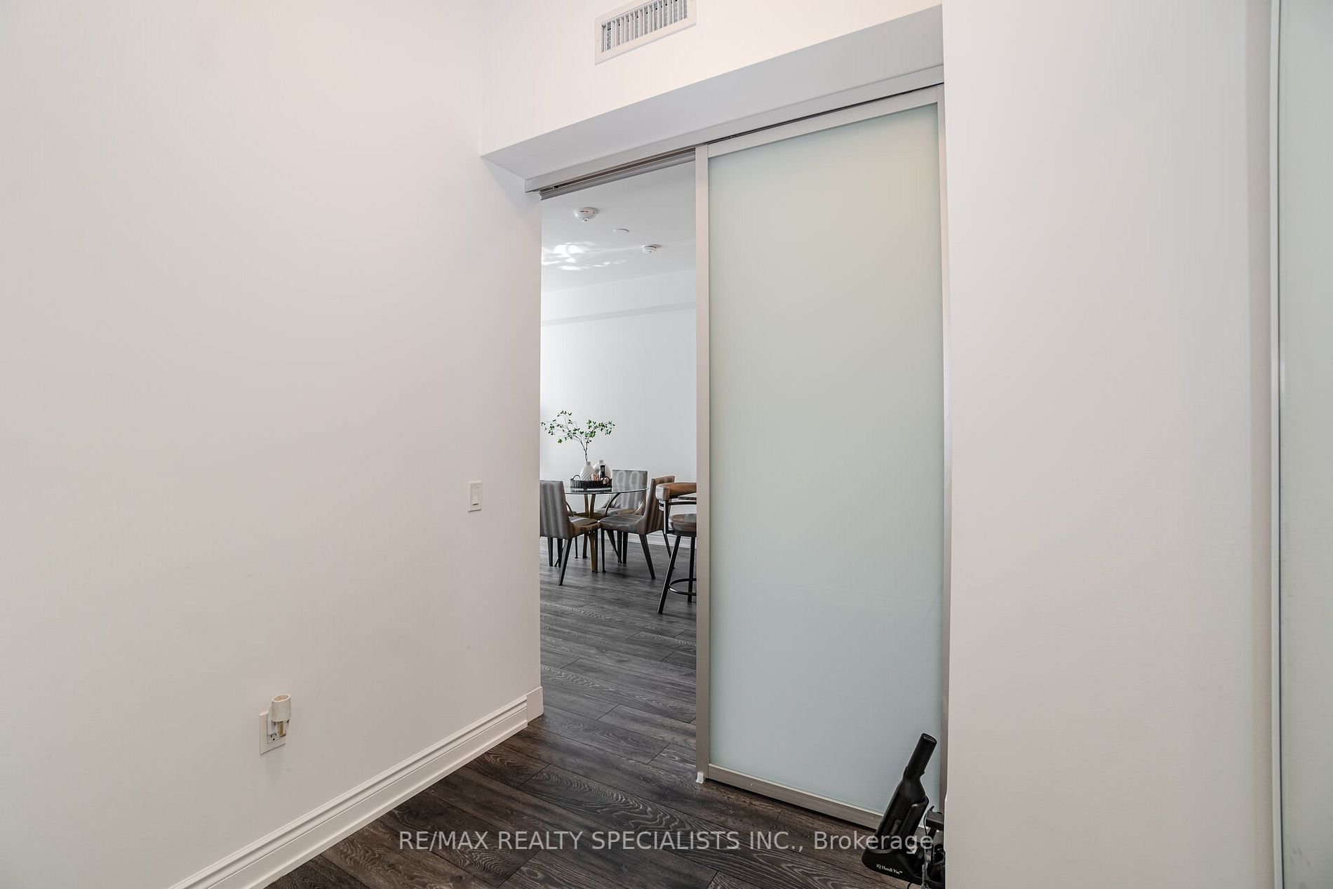1050 Main St E, #624