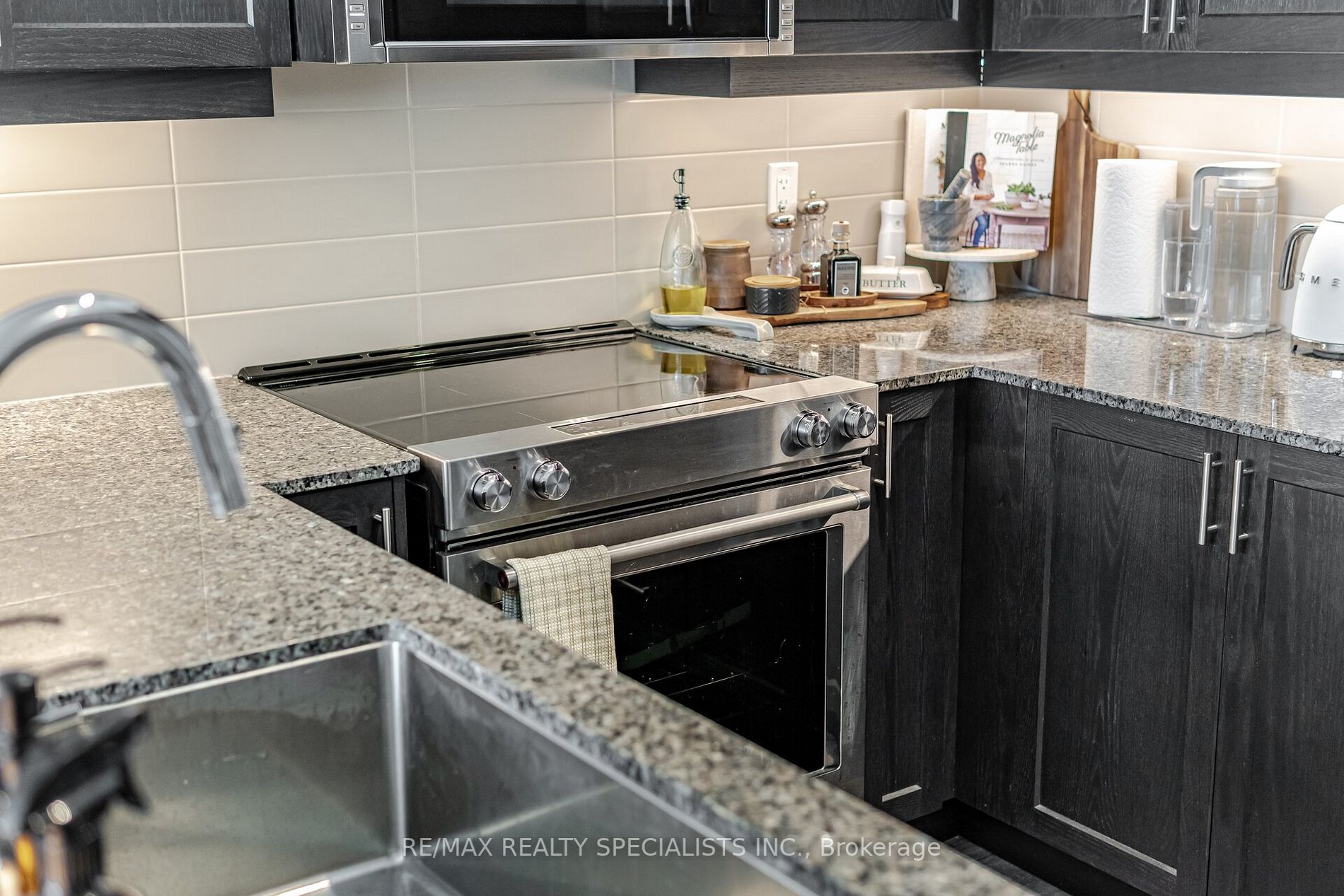 1050 Main St E, #624