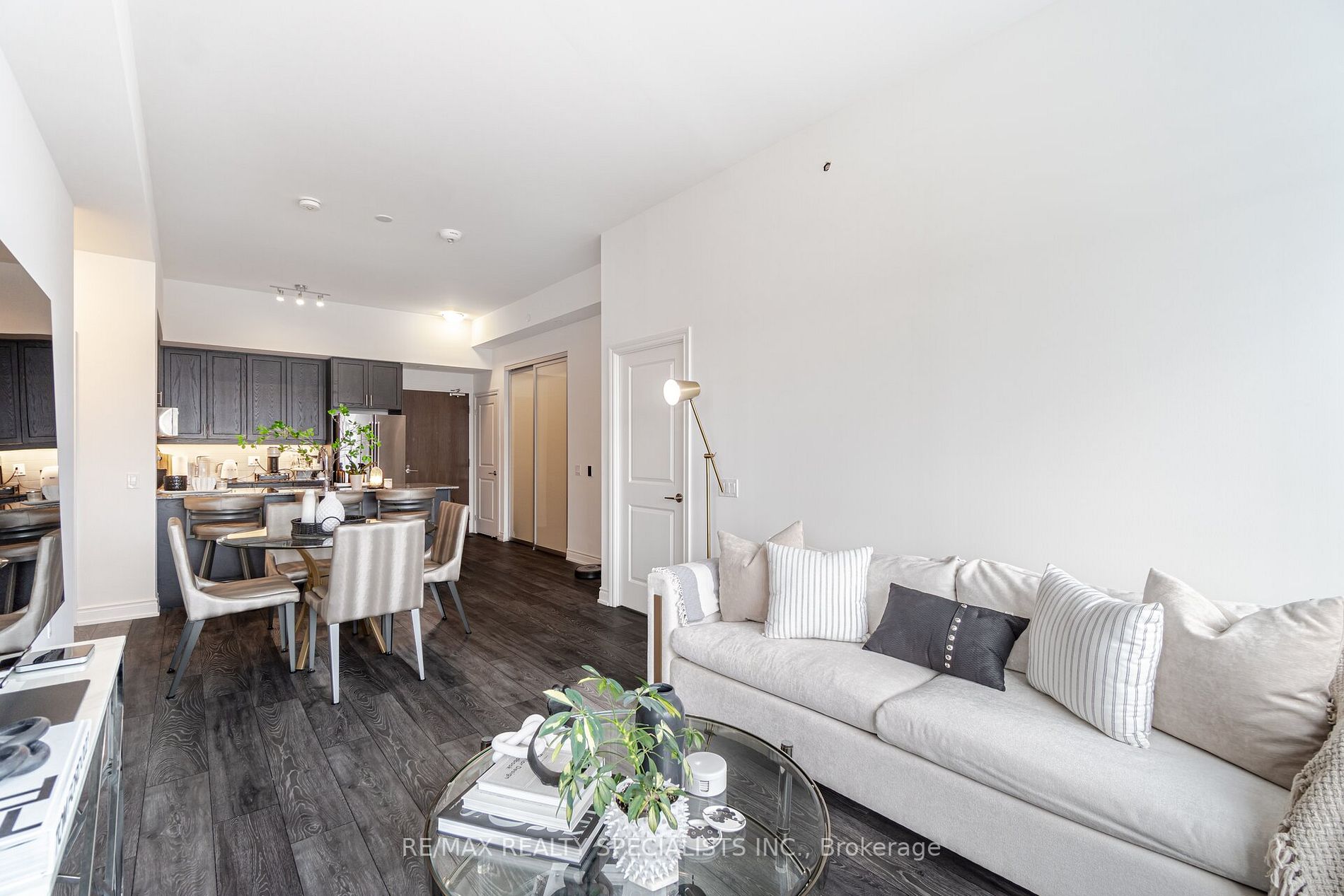 1050 Main St E, #624