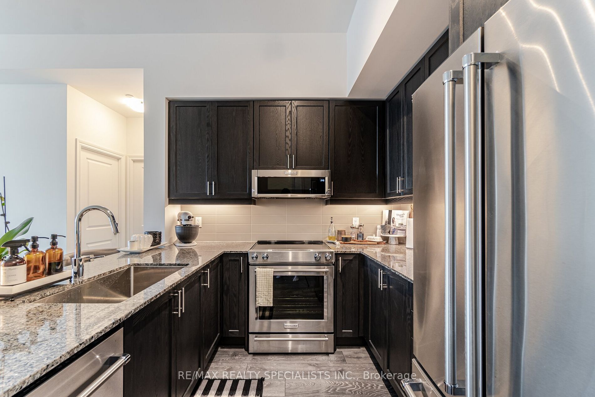1050 Main St E, #624