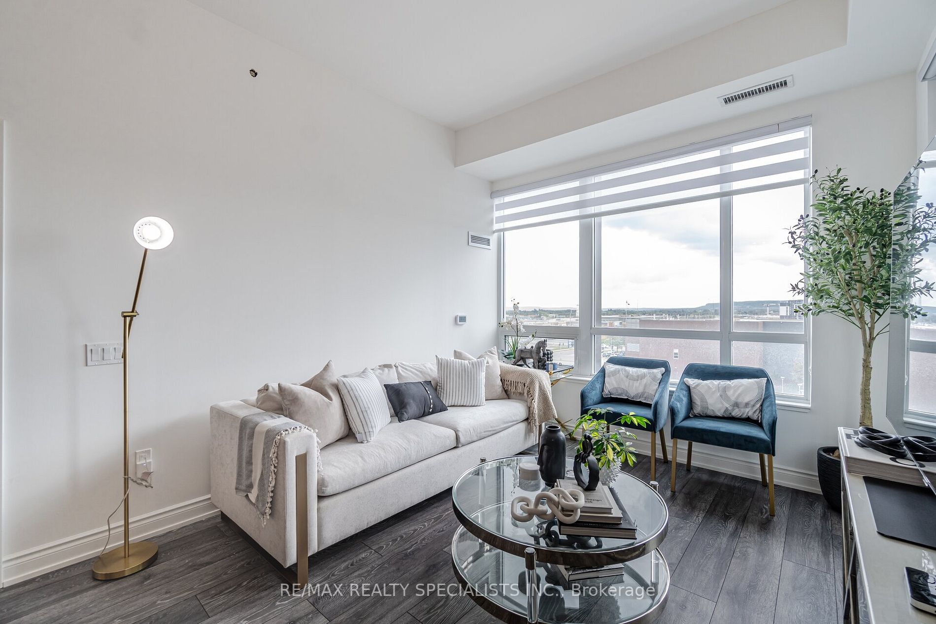 1050 Main St E, #624