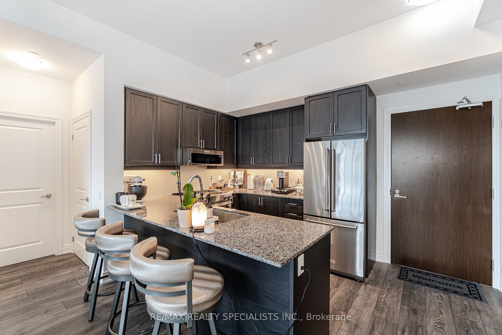 1050 Main St E, #624