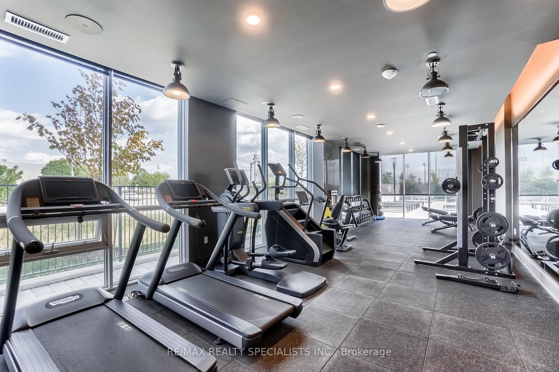 1050 Main St E, #624