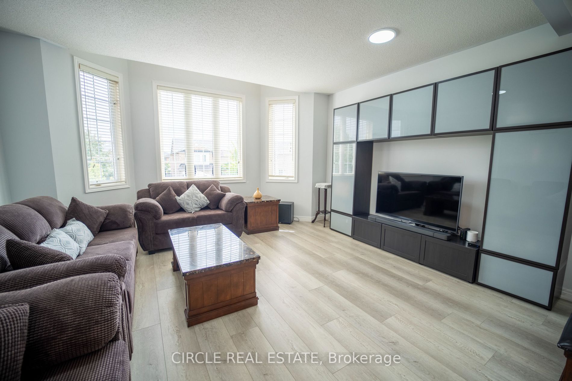 83 Emily Carr Crescent