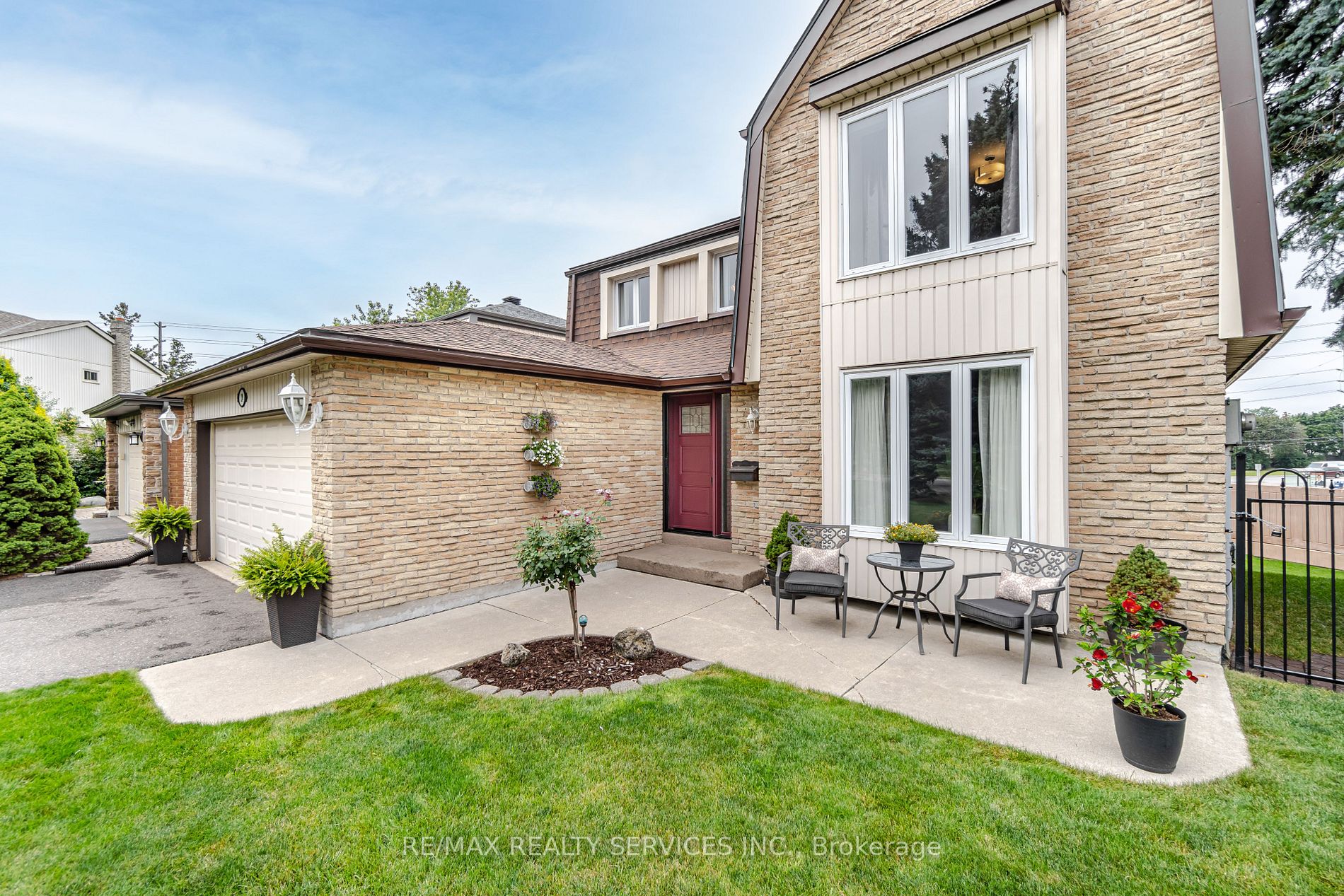 24 Madelaine Cres