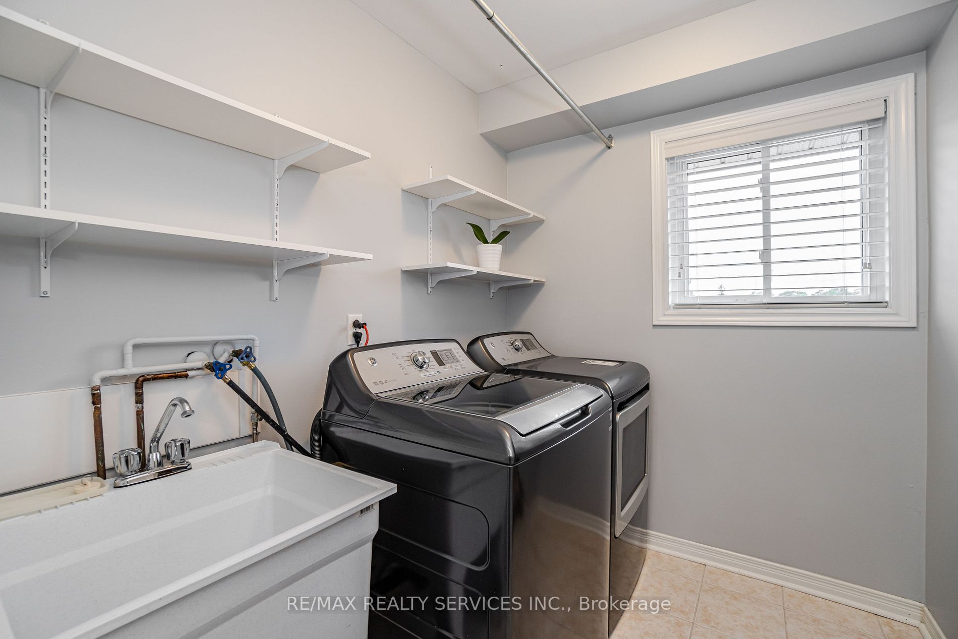 24 Madelaine Cres